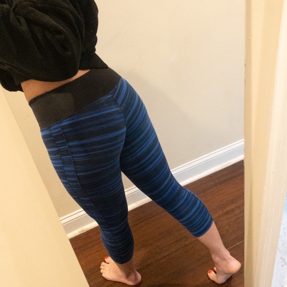 Nike Dri-Fit Cropped Leggings Size XS - Picture 3 of 8